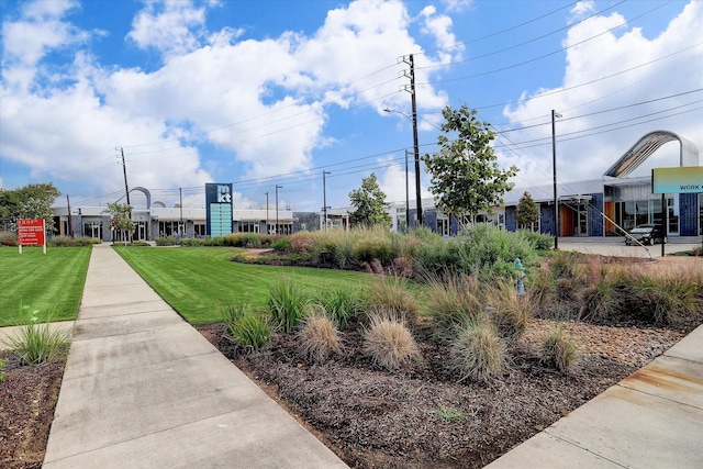 727 Dorothy St, Houston, TX 77007 - view of home's community with a lawn