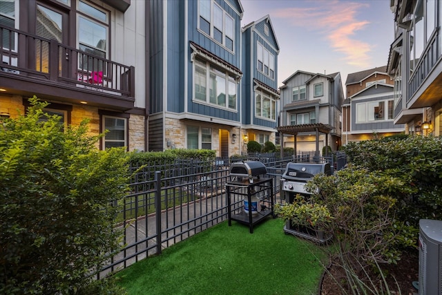 727 Dorothy St, Houston, TX 77007 - view of community featuring fence