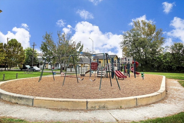 727 Dorothy St, Houston, TX 77007 - community playground featuring a lawn