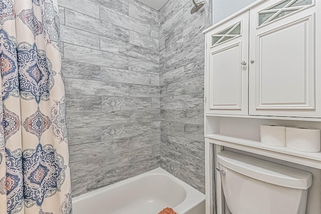 bathroom with shower / tub combo