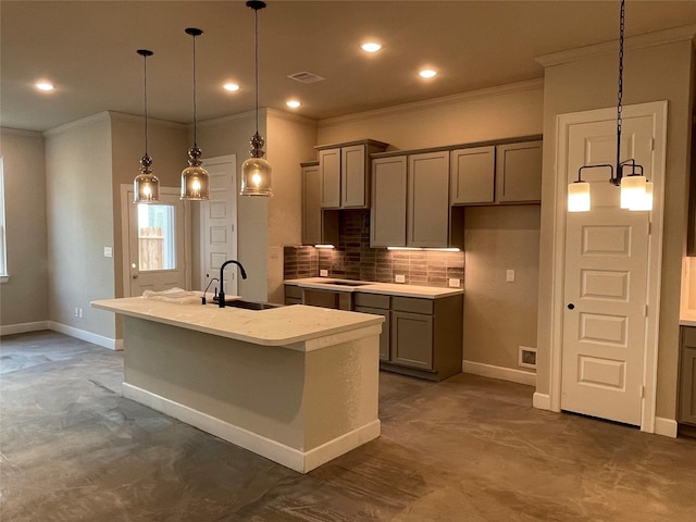 kitchen featuring a sink, crown molding, gray cabinets, backsplash, and recessed lighting