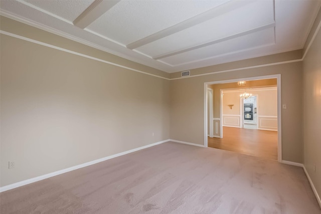 unfurnished room with visible vents, baseboards, carpet floors, and an inviting chandelier