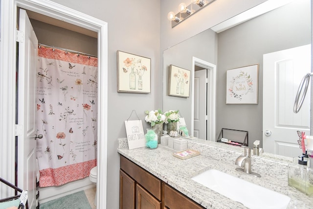 full bath featuring a shower with curtain, toilet, and vanity