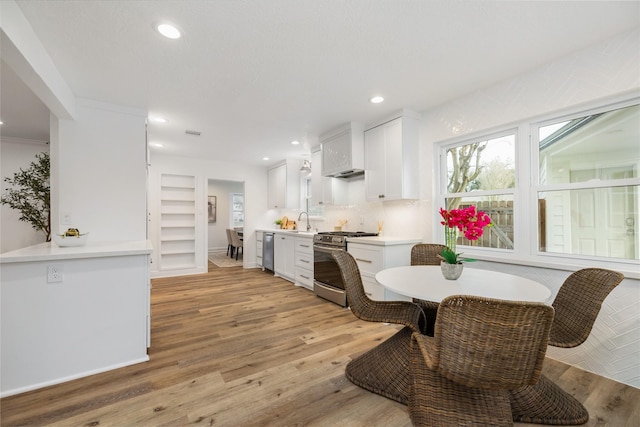 dining area with recessed lighting, light wood-style flooring, and visible vents