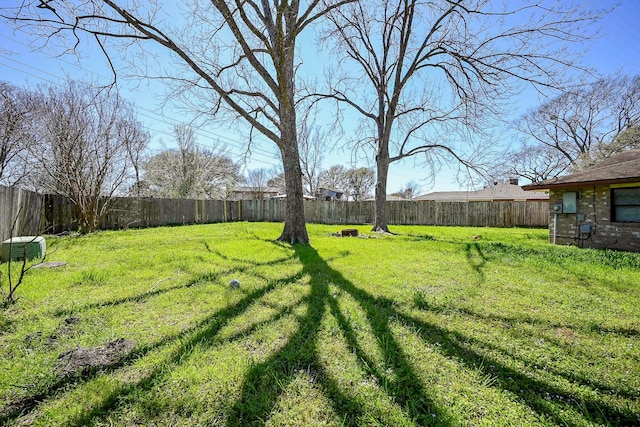 view of yard featuring a fenced backyard