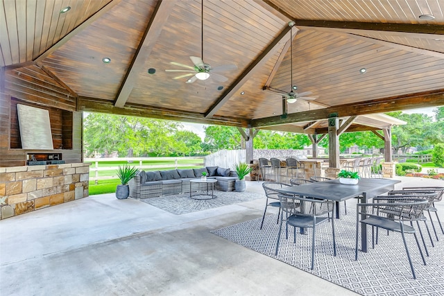 view of patio with outdoor dining space, an outdoor hangout area, and ceiling fan