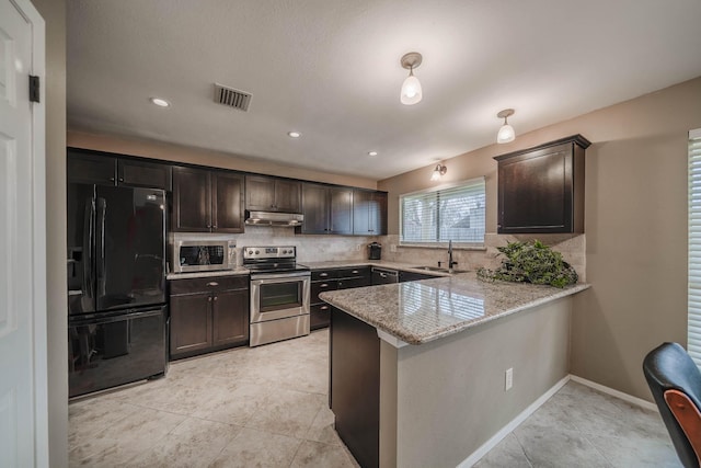 kitchen with visible vents, a sink, decorative backsplash, stainless steel appliances, and under cabinet range hood