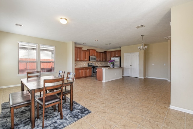 dining area with visible vents, baseboards, and an inviting chandelier