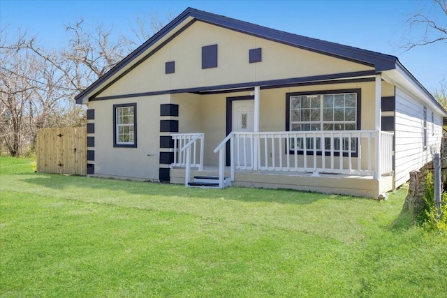 view of front of property featuring a porch and a front yard