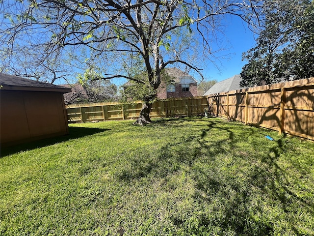 view of yard featuring a fenced backyard