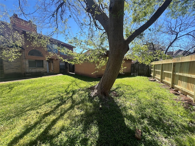 view of yard featuring a fenced backyard