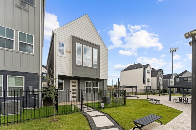 8305 Springwood Creek Ln, Houston, TX 77055 - view of front facade featuring a residential view