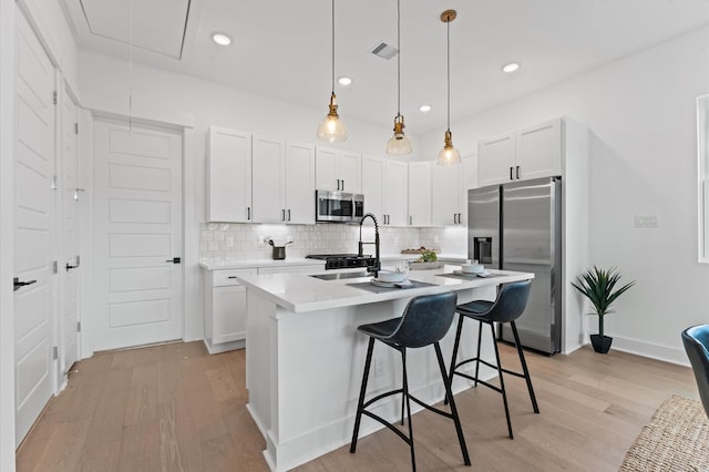 8305 Springwood Creek Ln, Houston, TX 77055 - kitchen with stainless steel appliances, light wood-style floors, light countertops, backsplash, and recessed lighting