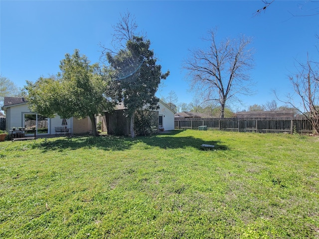 view of yard featuring a fenced backyard