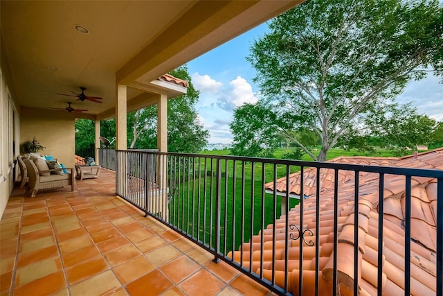 balcony featuring a ceiling fan