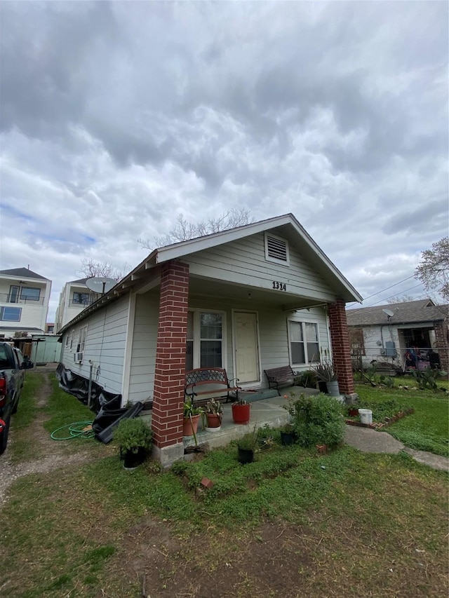 view of front of house with covered porch