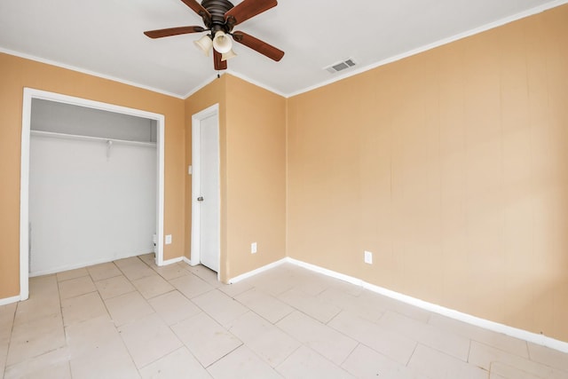 unfurnished bedroom featuring a ceiling fan, baseboards, visible vents, ornamental molding, and a closet