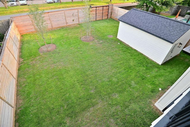 view of yard featuring a fenced backyard