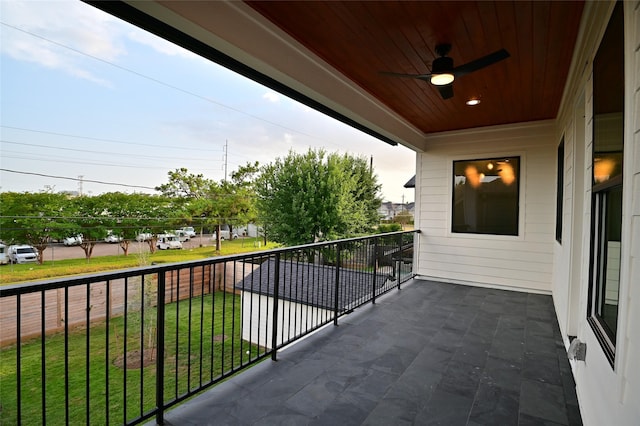 balcony with a ceiling fan