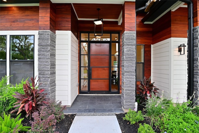 doorway to property with covered porch