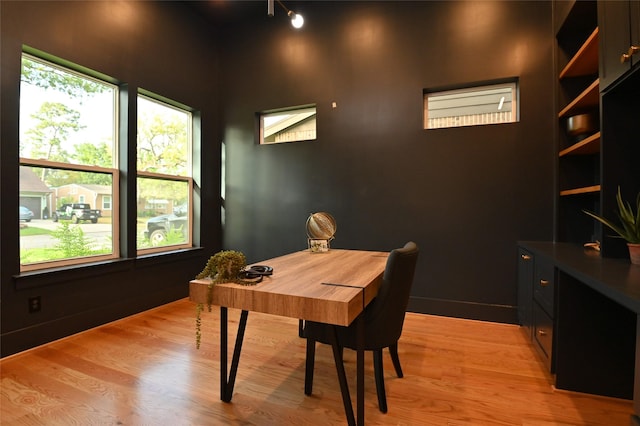 office area featuring light wood-style flooring and baseboards