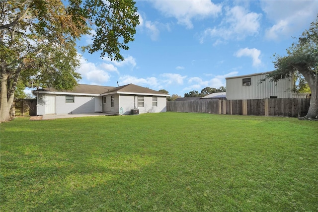 view of yard featuring a fenced backyard and a patio area