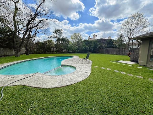 view of swimming pool with a patio, a lawn, a fenced backyard, and a pool with connected hot tub