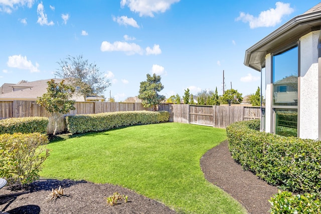 view of yard featuring a fenced backyard