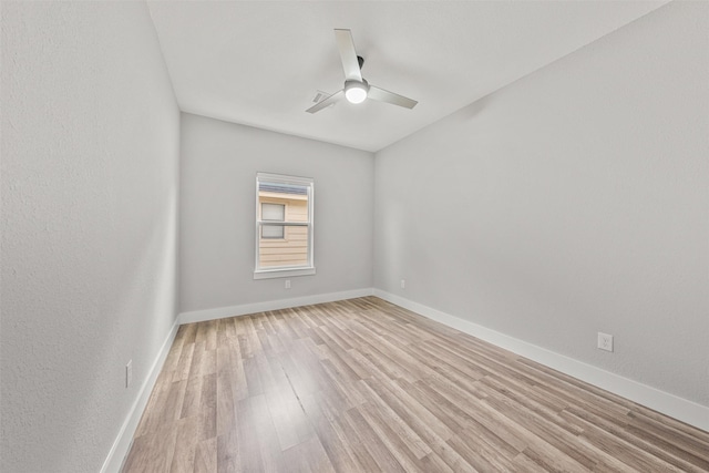 unfurnished room featuring light wood finished floors, baseboards, and a ceiling fan