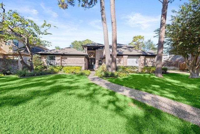 view of front facade featuring a front yard and fence