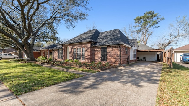 view of front of property featuring brick siding, a garage, driveway, and a front yard