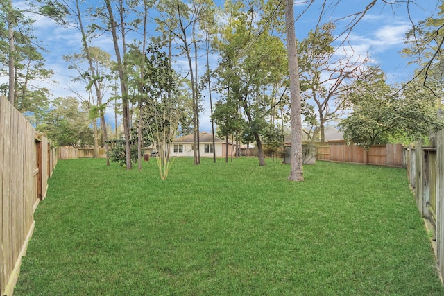 view of yard featuring a fenced backyard