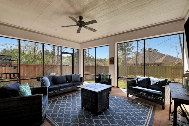 sunroom with ceiling fan