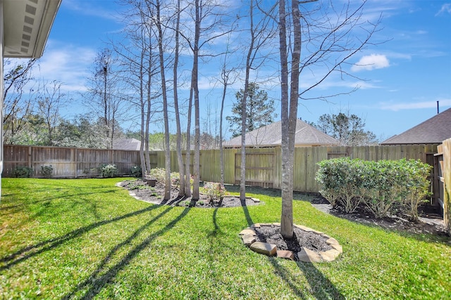 view of yard featuring a fenced backyard