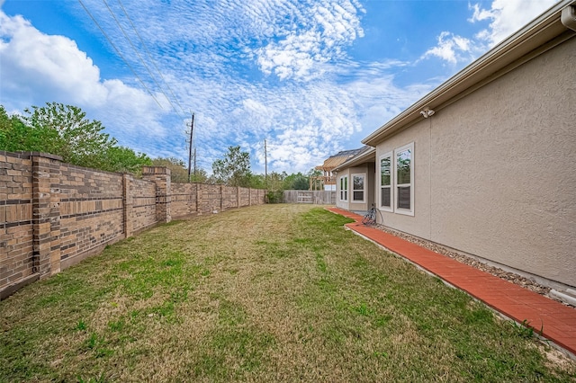 view of yard featuring a fenced backyard