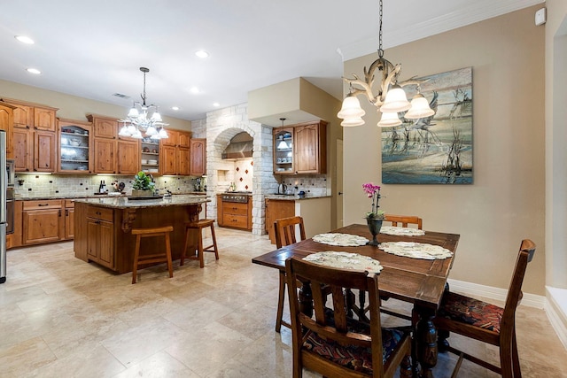 dining room featuring baseboards, visible vents, an inviting chandelier, recessed lighting, and ornamental molding