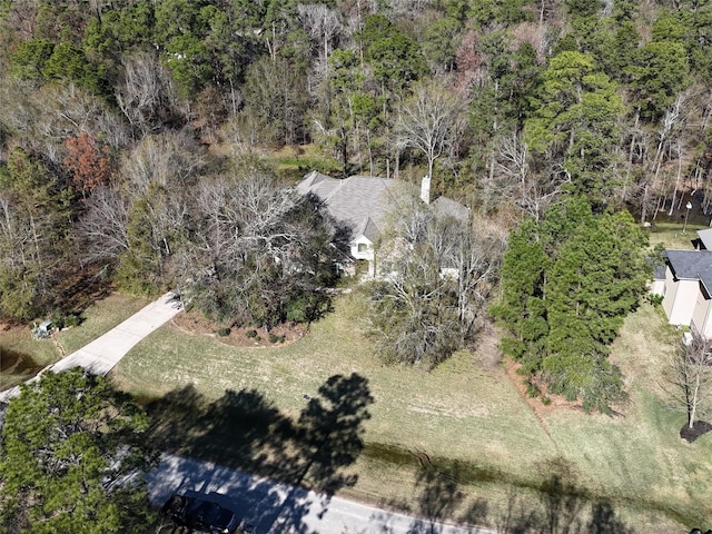 bird's eye view featuring a wooded view