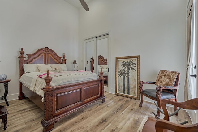 bedroom featuring ceiling fan, baseboards, and light wood-style floors