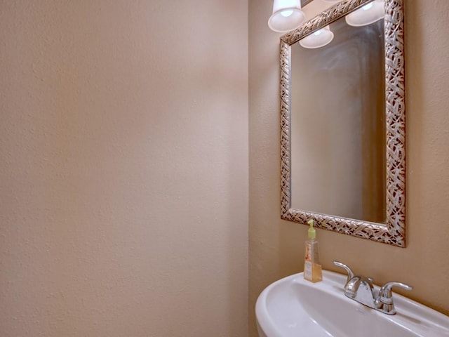 bathroom featuring a sink