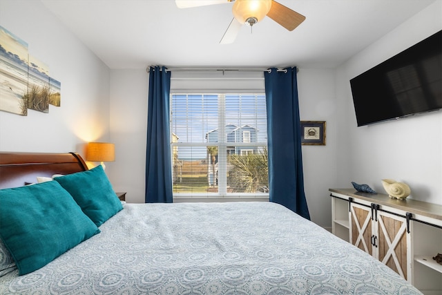 bedroom with ceiling fan