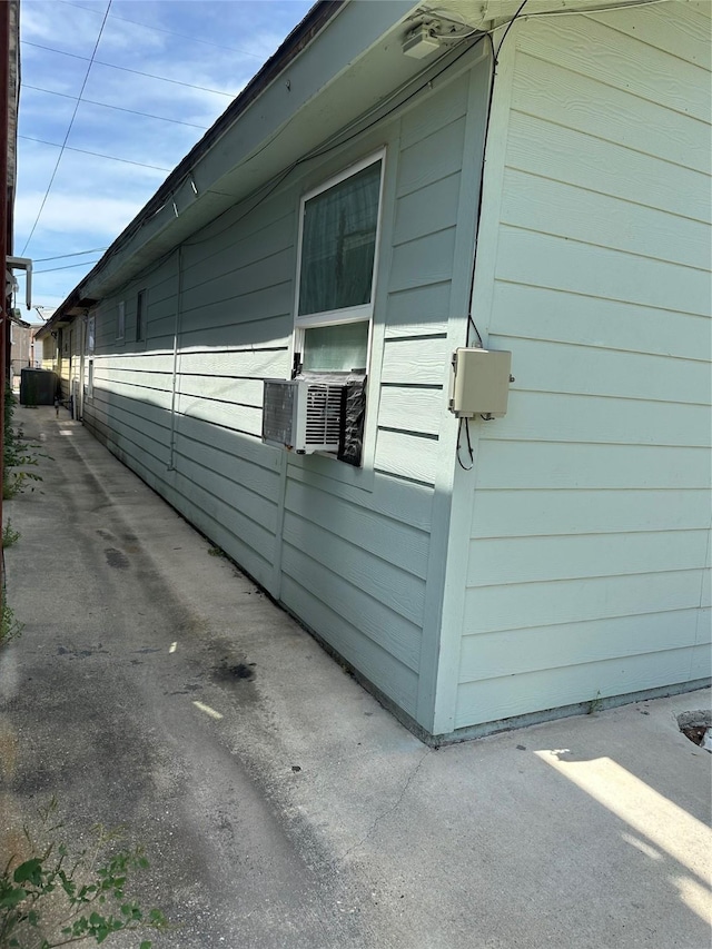 528 Kentucky St, Houston, TX 77587 - view of property exterior with cooling unit