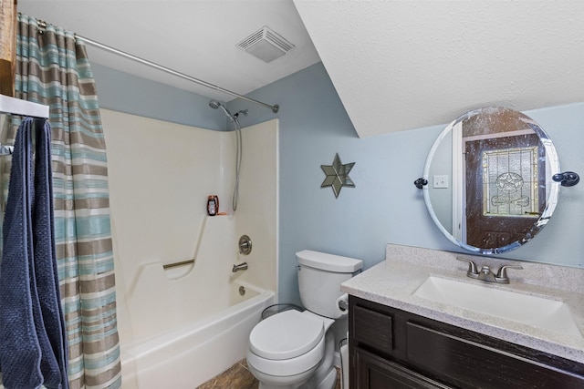 bathroom with vanity, toilet, visible vents, and shower / tub combo with curtain