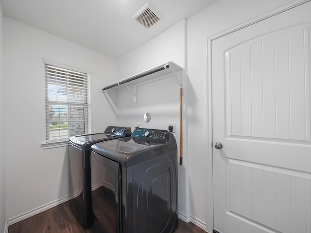 laundry area with visible vents, baseboards, laundry area, dark wood-style floors, and independent washer and dryer