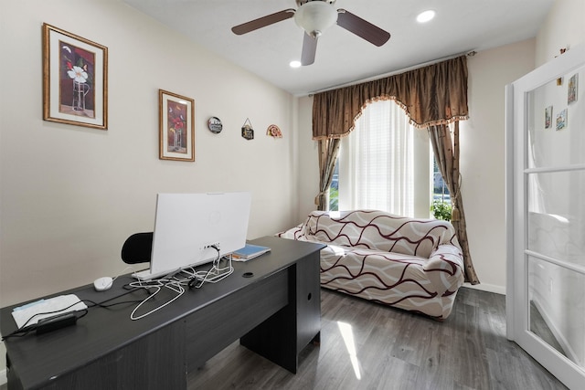 office space with a ceiling fan, recessed lighting, wood finished floors, and baseboards