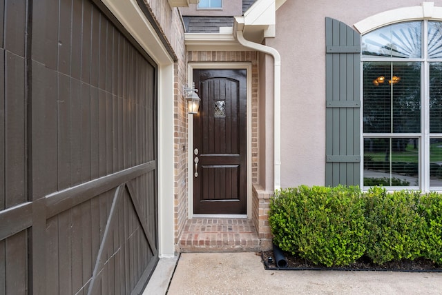 entrance to property featuring stucco siding