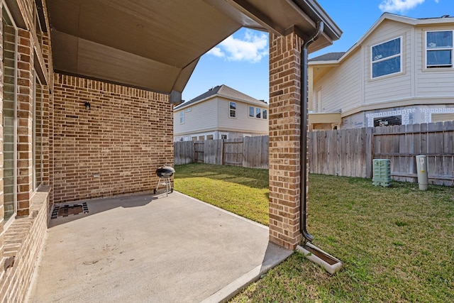 view of patio featuring a fenced backyard