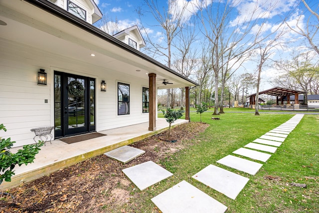 view of yard with ceiling fan