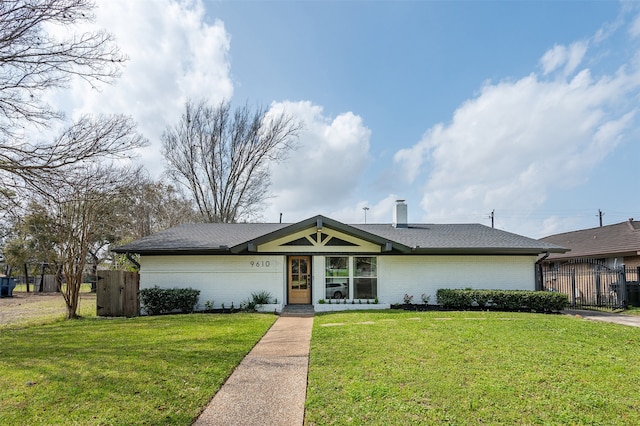 mid-century modern home with brick siding, a front lawn, and fence