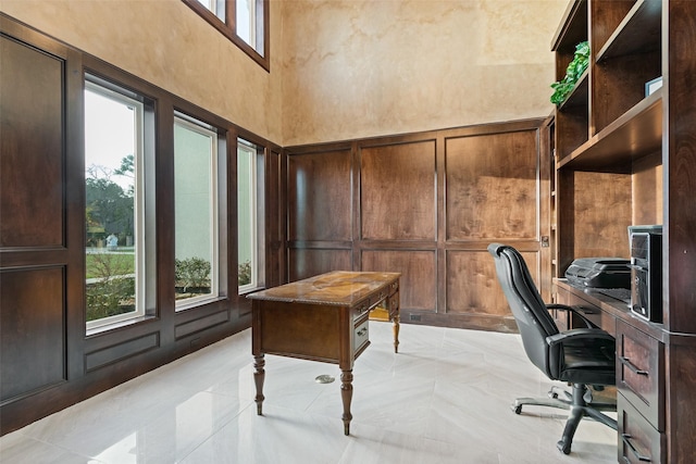 office with a decorative wall and a high ceiling