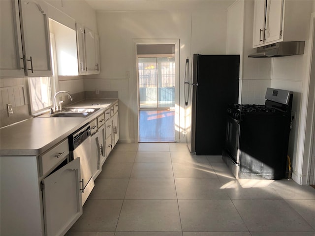 kitchen featuring under cabinet range hood, a sink, backsplash, stainless steel appliances, and light countertops